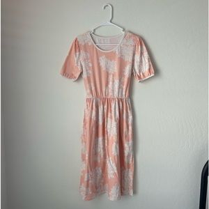 Floral mid length dress with pockets. In great condition!
